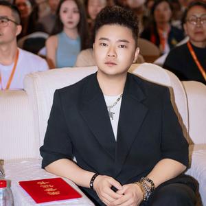 九紫军师驰少头像