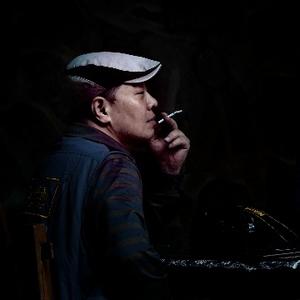 悦色孤鸣头像