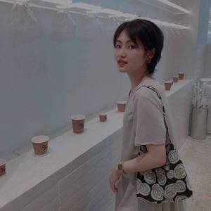 四眼妹头头像