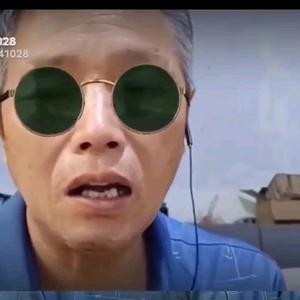 大叔爱朋友头像
